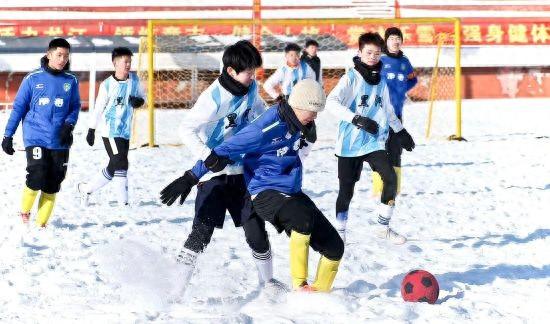 打入一球的齐齐哈尔铁锋五校10号方炫烨说：“第一场比赛就有进球